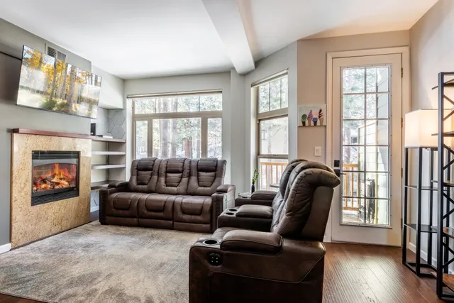 $619,000 | 525 Manzanita Road, Unit 2, Mammoth Lakes, CA 93546