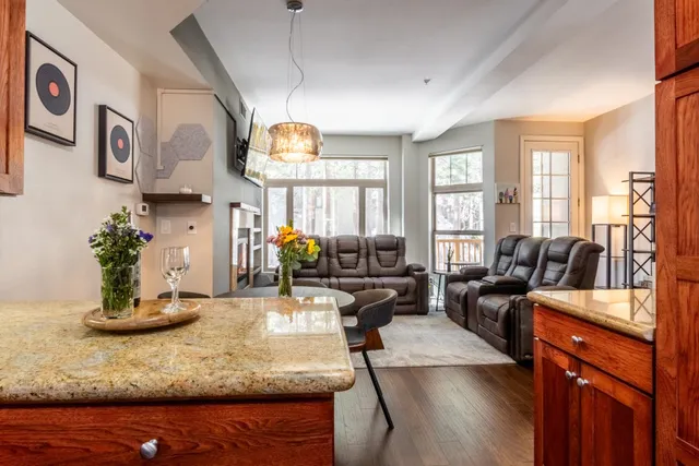 $619,000 | 525 Manzanita Road, Unit 2, Mammoth Lakes, CA 93546