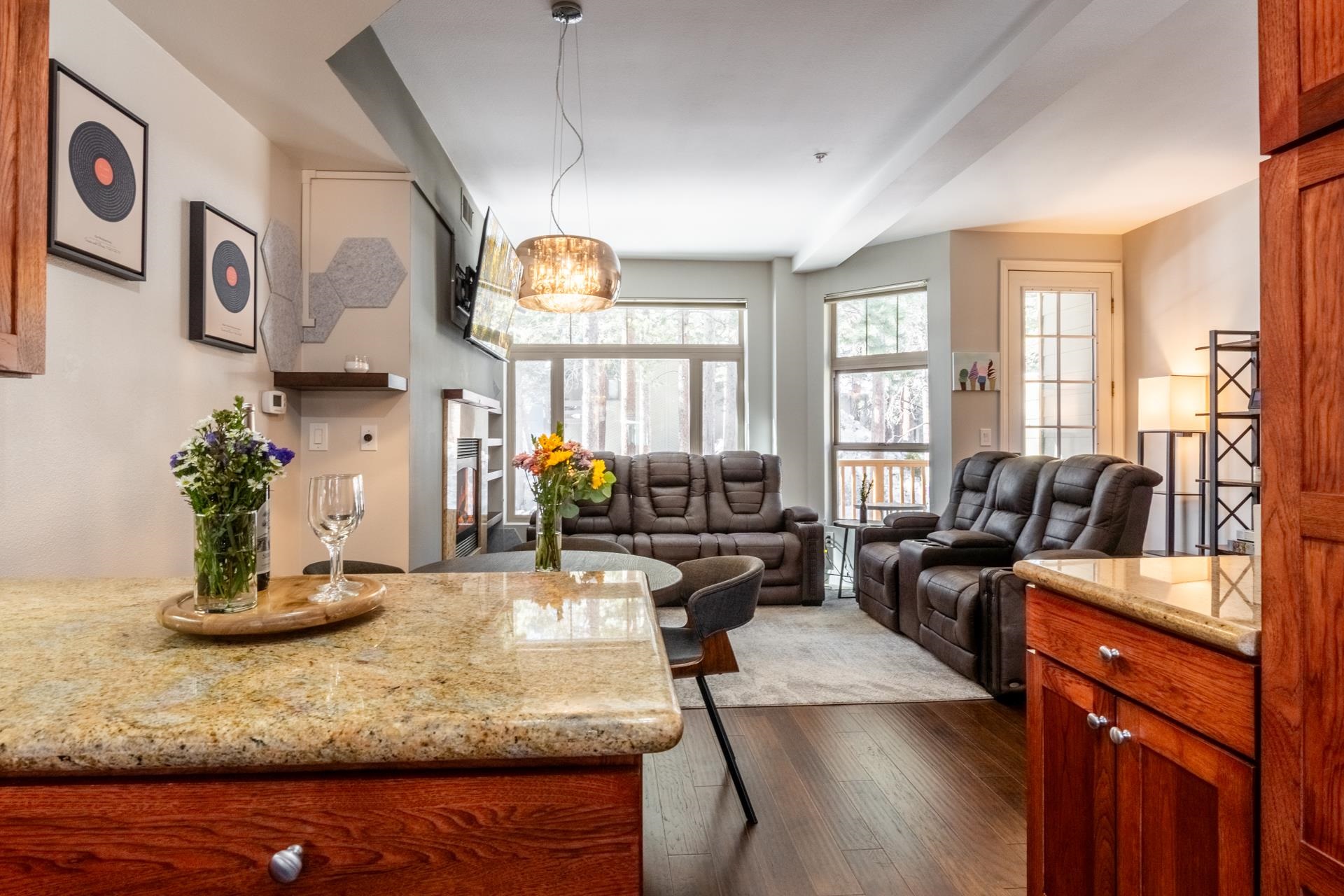 525 Manzanita Road, Unit 2 Mammoth Lakes, CA 93546 - Photo 12 of 28