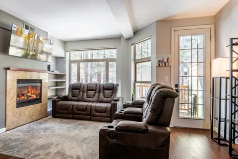 $599,000 | 525 Manzanita Road, Unit 2, Mammoth Lakes, CA 93546