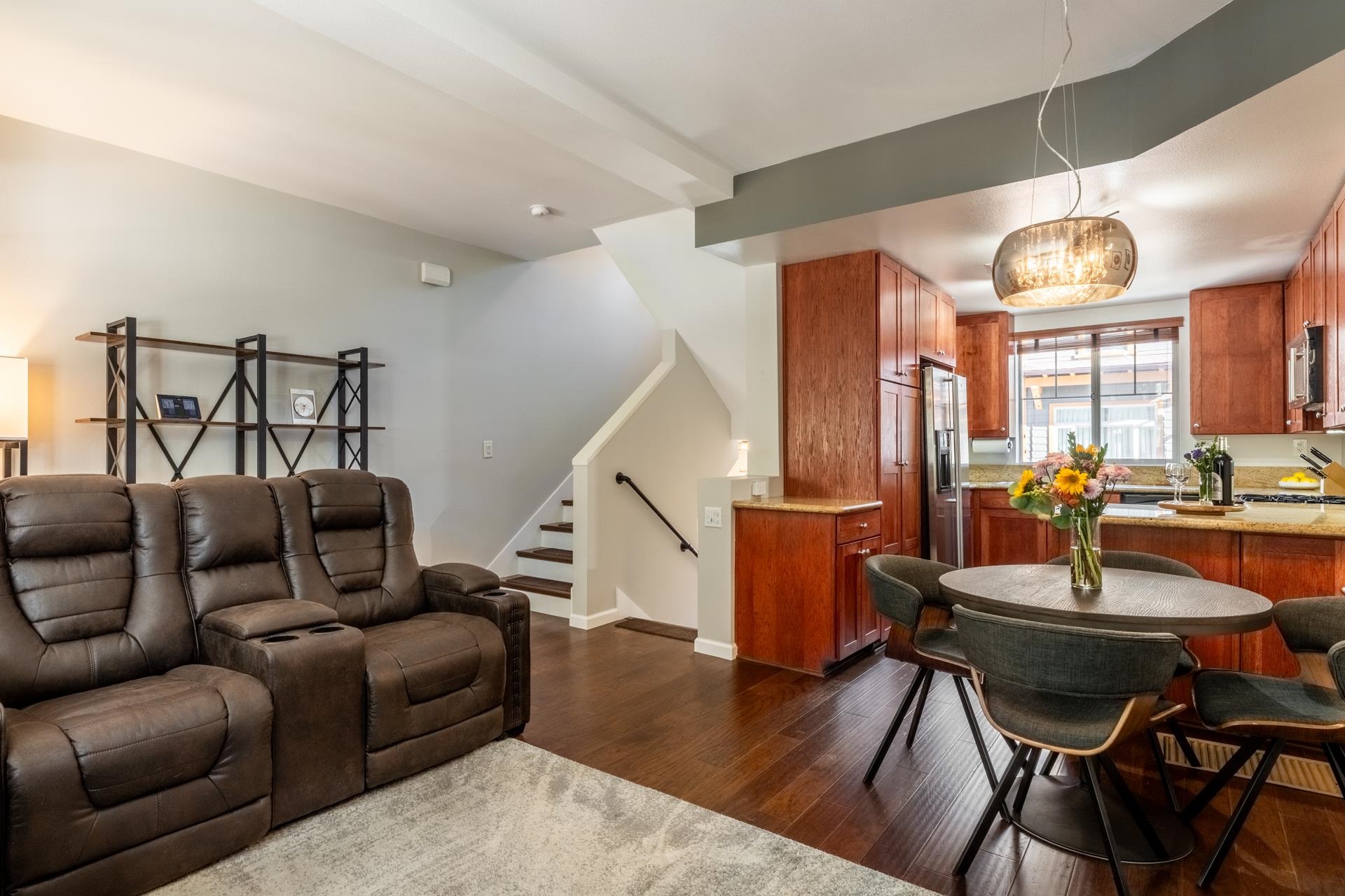 525 Manzanita Road, Unit 2 Mammoth Lakes, CA 93546 - Photo 5 of 28