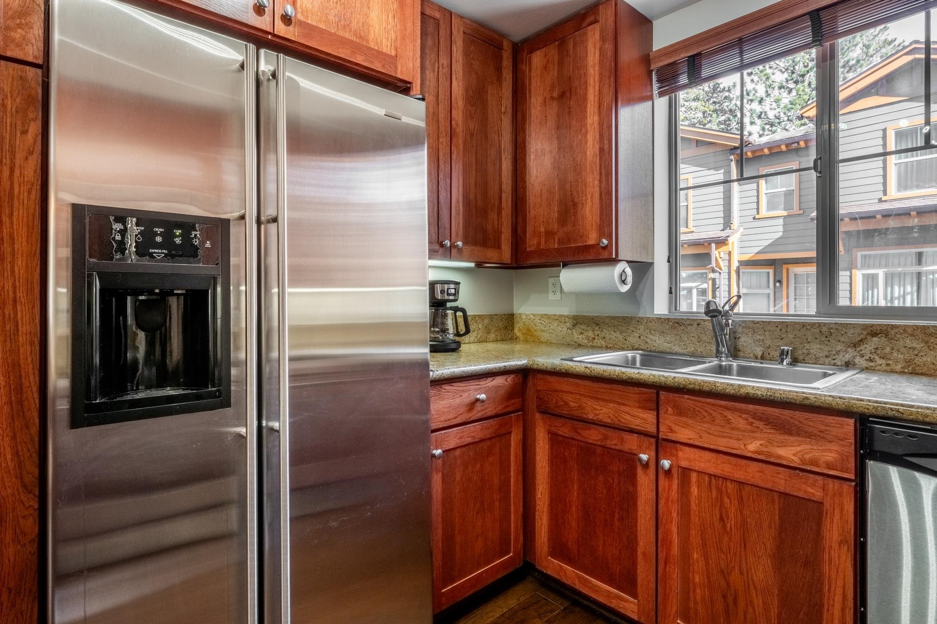 525 Manzanita Road, Unit 2 Mammoth Lakes, CA 93546 - Photo 10 of 28