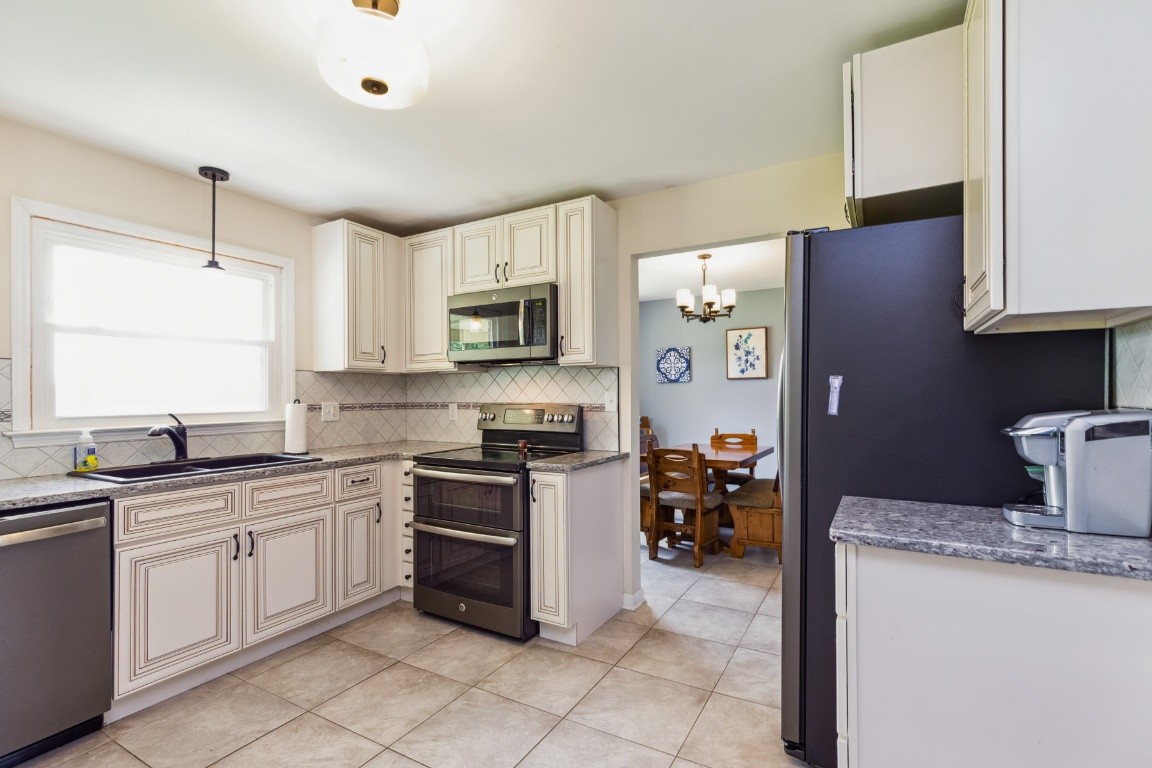 2772 Short Springs Road Tullahoma, TN 37388 - Photo 8 of 31 Gallery Image 8