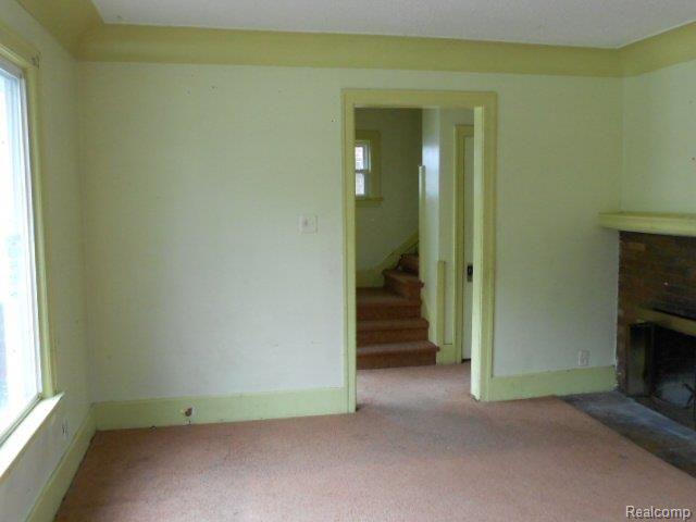 7829 Miller Road Dearborn, MI 48126 - Photo 14 of 16 261-892318-living rm2.jpg