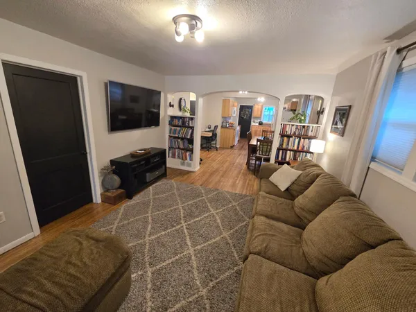 $205,000 | 300 East 2nd Avenue South, Cavalier, ND 58220