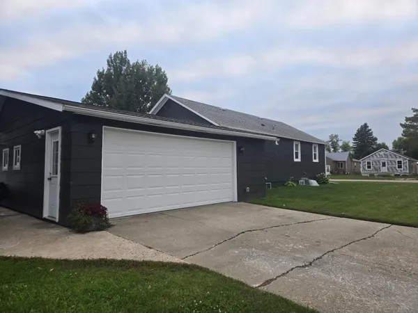 $205,000 | 300 East 2nd Avenue South, Cavalier, ND 58220