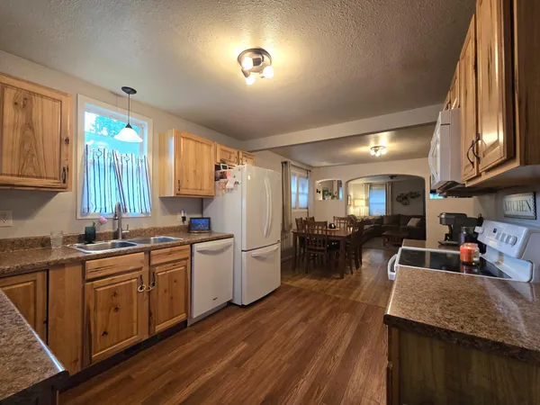 $205,000 | 300 East 2nd Avenue South, Cavalier, ND 58220