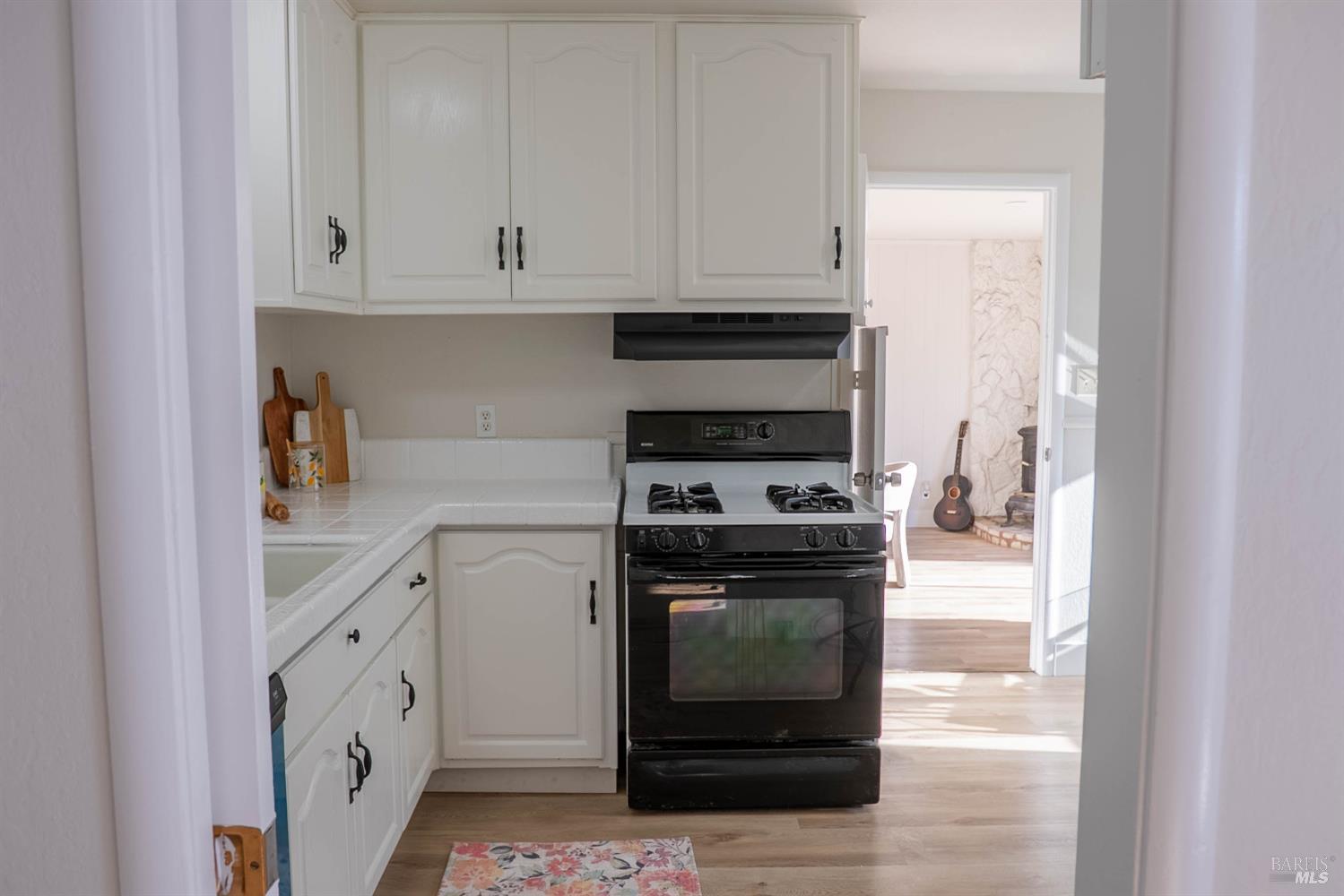 413 Gregory Street Fairfield, CA 94533 - Photo 11 of 22 Kitchen