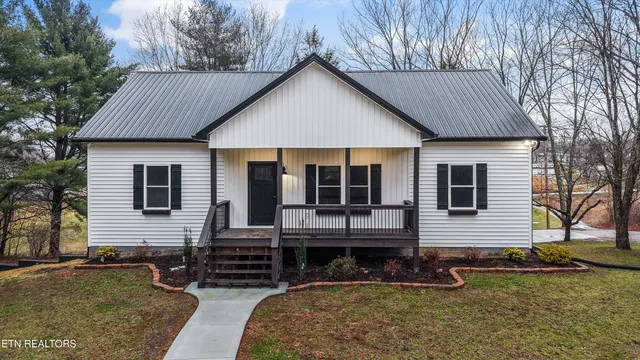 $599,999 | 136 Log Lane, Jacksboro, TN 37757