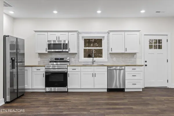 $589,000 | 136 Log Lane, Jacksboro, TN 37757