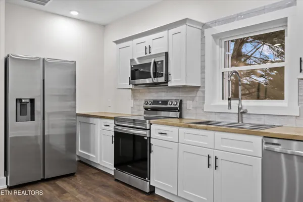 $589,000 | 136 Log Lane, Jacksboro, TN 37757