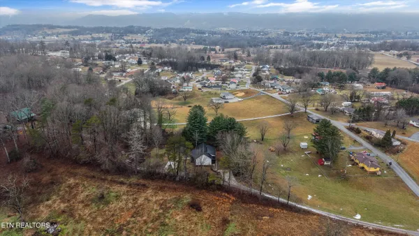 $589,000 | 136 Log Lane, Jacksboro, TN 37757