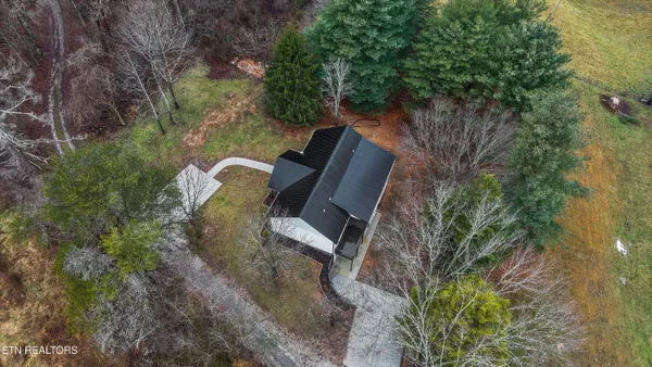 $589,000 | 136 Log Lane, Jacksboro, TN 37757