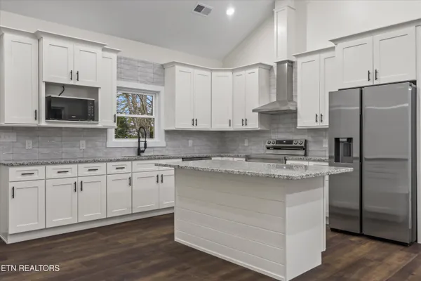 $589,000 | 136 Log Lane, Jacksboro, TN 37757