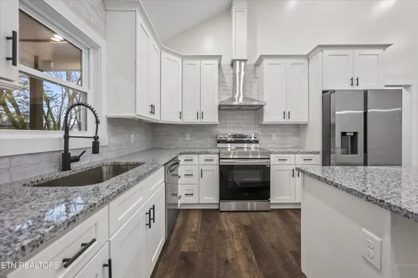 $589,000 | 136 Log Lane, Jacksboro, TN 37757