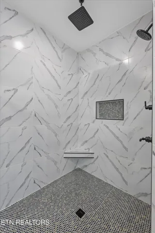 $599,999 | 136 Log Lane, Jacksboro, TN 37757