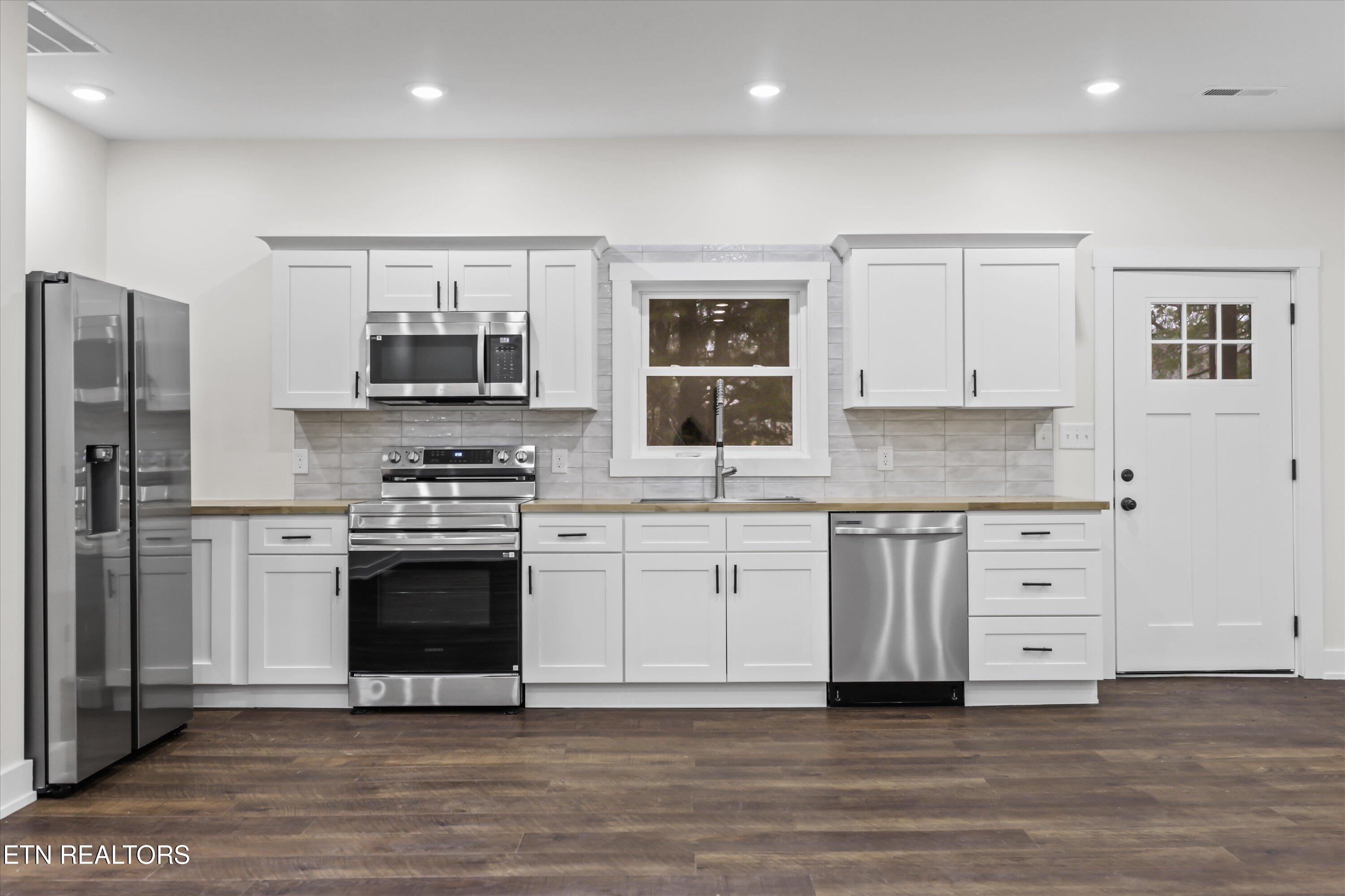 136 Log Lane Jacksboro, TN 37757 - Photo 5 of 7 27-136 Log Ln11