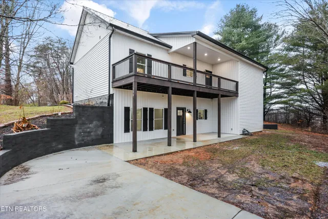 $599,999 | 136 Log Lane, Jacksboro, TN 37757