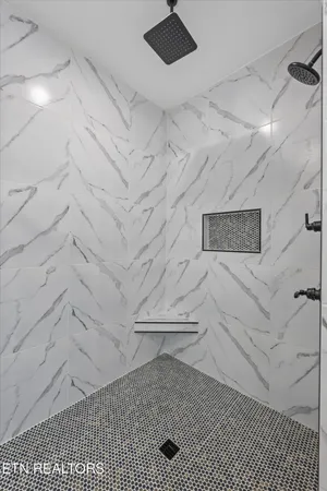 $589,000 | 136 Log Lane, Jacksboro, TN 37757