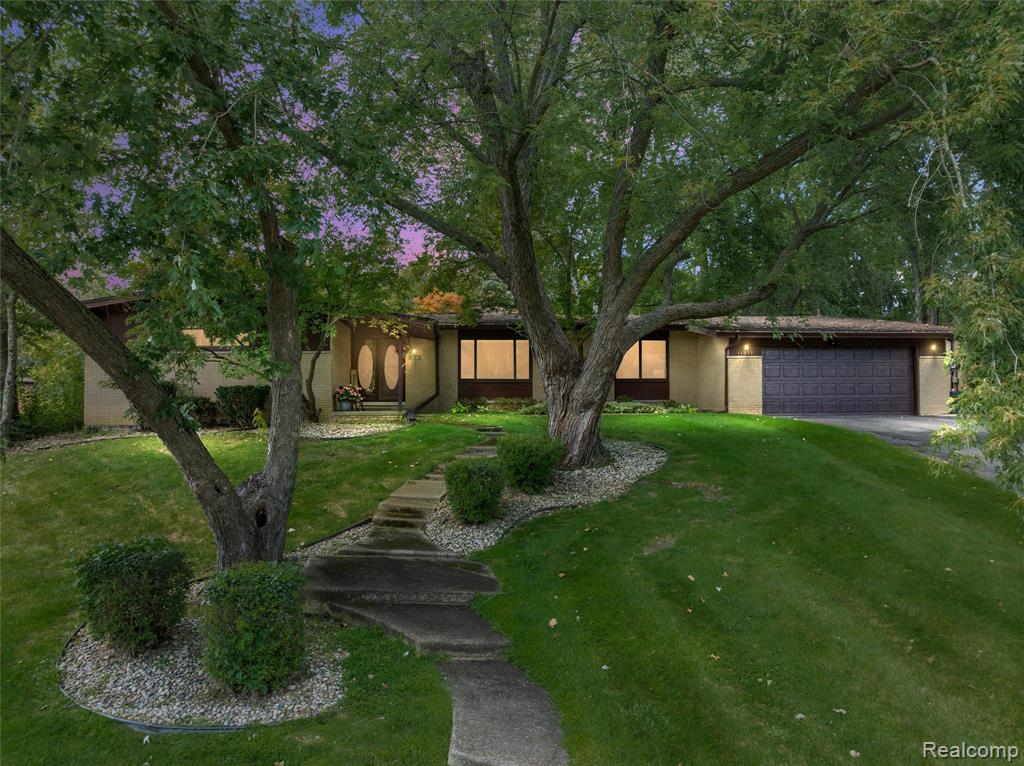 31017 Carriage Hill Road Farmington Hills, MI 48331 - Photo 1 of 39