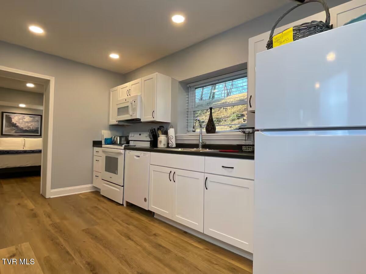 249 North Street, Unit 2 Bristol, TN 37620 - Photo 13 of 22 11