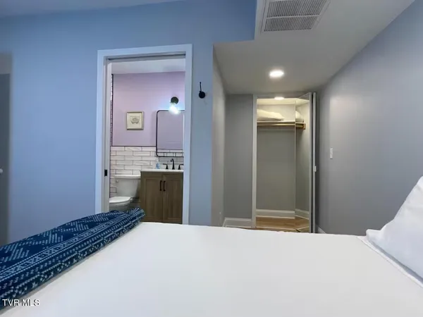 $2,000 | 249 North Street, Unit 2, Bristol, TN 37620