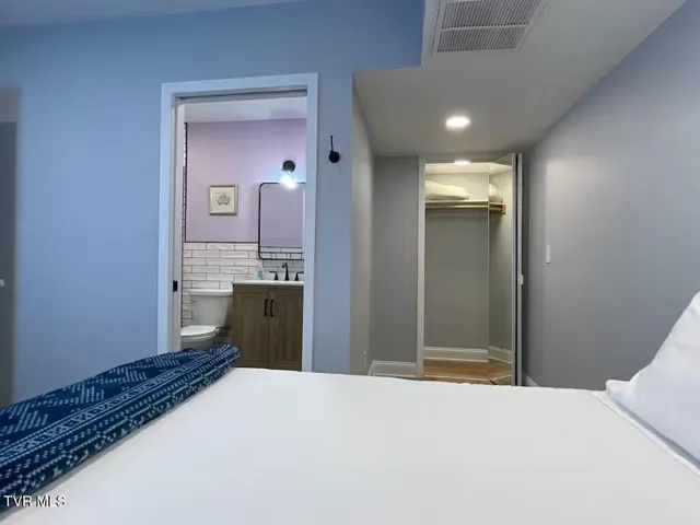 $2,000 | 249 North Street, Unit 2, Bristol, TN 37620