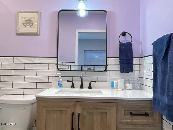 $2,000 | 249 North Street, Unit 2, Bristol, TN 37620