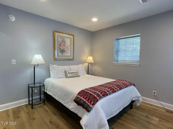 $2,000 | 249 North Street, Unit 2, Bristol, TN 37620