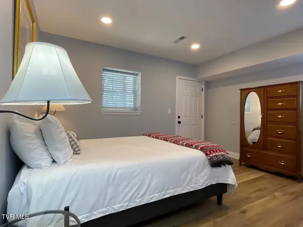 $2,000 | 249 North Street, Unit 2, Bristol, TN 37620