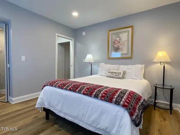 $2,000 | 249 North Street, Unit 2, Bristol, TN 37620