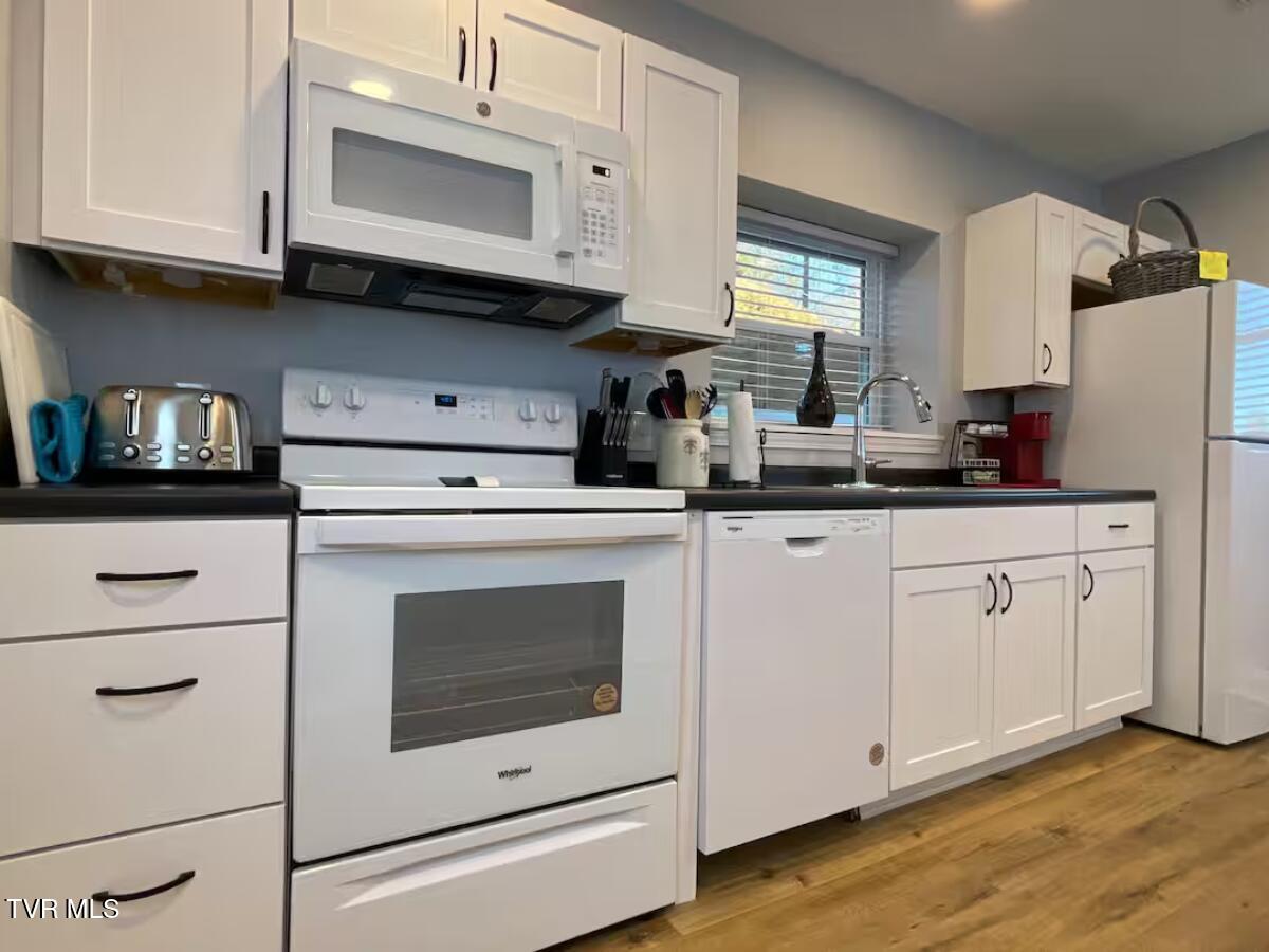 249 North Street, Unit 2 Bristol, TN 37620 - Photo 5 of 22 3