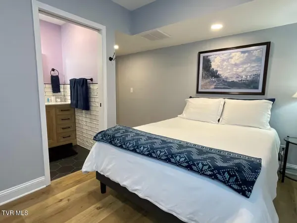 $2,000 | 249 North Street, Unit 2, Bristol, TN 37620