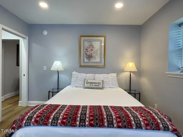 $2,000 | 249 North Street, Unit 2, Bristol, TN 37620