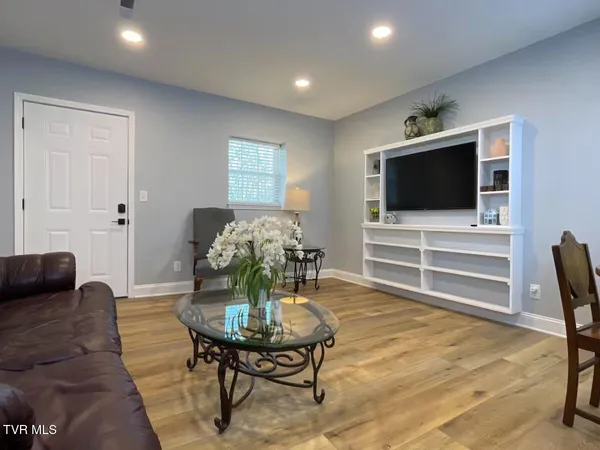 $2,000 | 249 North Street, Unit 2, Bristol, TN 37620