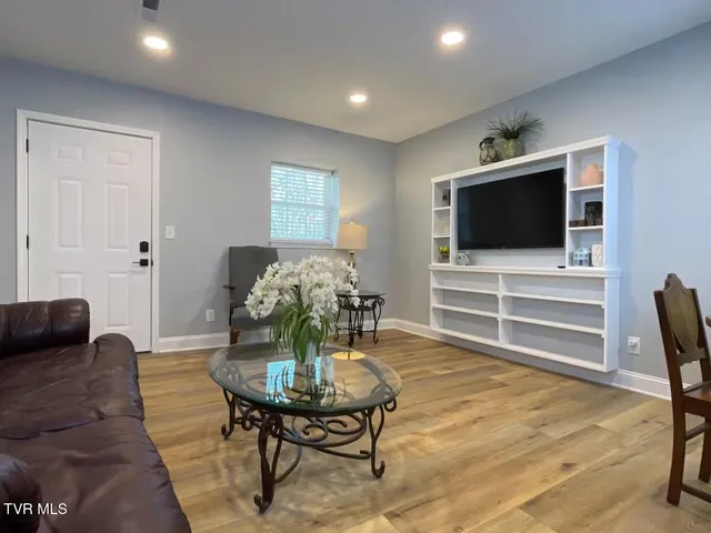 $2,000 | 249 North Street, Unit 2, Bristol, TN 37620