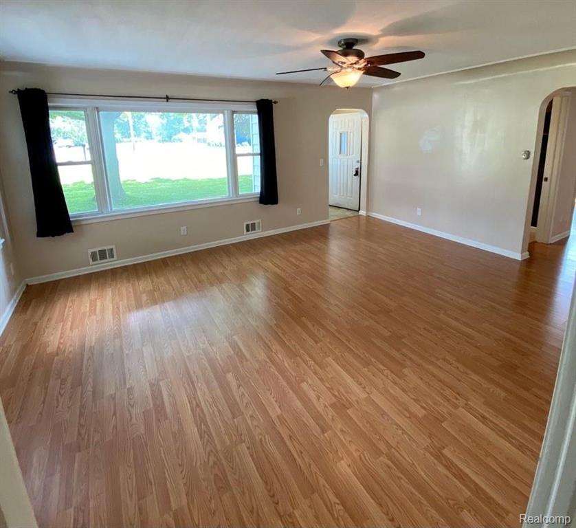 3123 Center Road Flint, MI 48506 - Photo 3 of 22