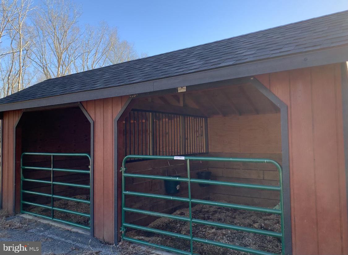 215 Old Cropps Mill Road Fredericksburg, VA 22406 - Photo 10 of 15 Stable