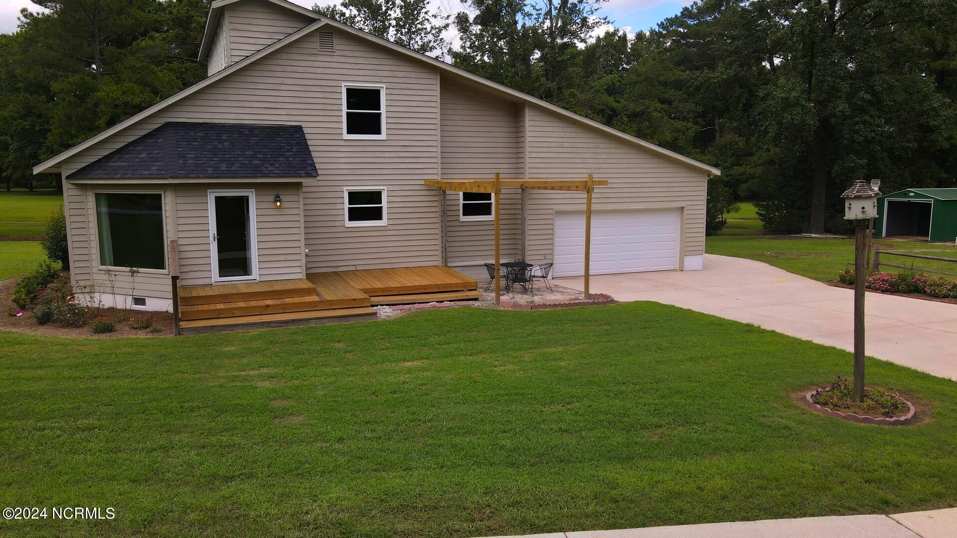 562 Richlands Loop Road Richlands, NC 28574 - Photo 7 of 35 drone_1.6.1