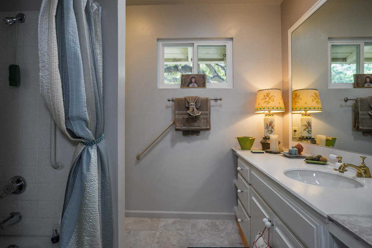 1132 Manitou Road Santa Barbara, CA 93101 - Photo 15 of 23 Hall Bath