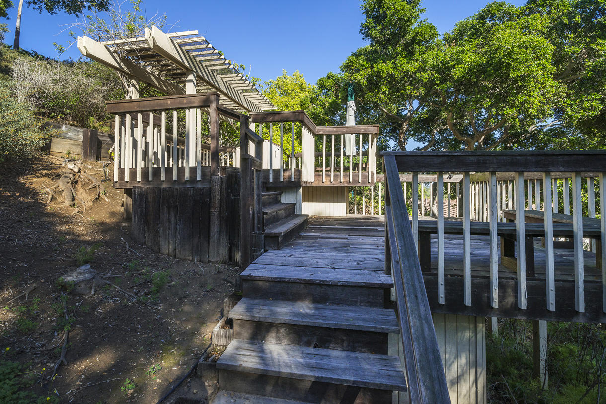 1132 Manitou Road Santa Barbara, CA 93101 - Photo 16 of 23 Deck2