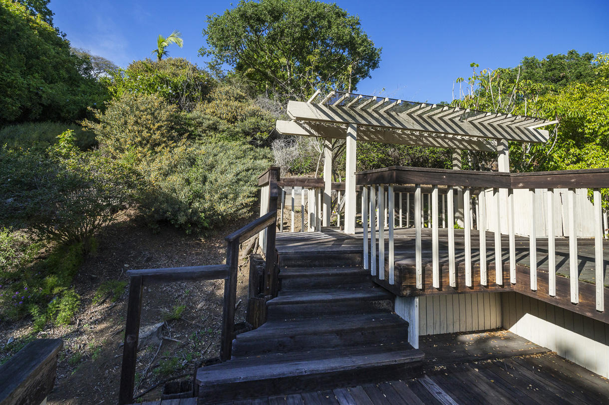 1132 Manitou Road Santa Barbara, CA 93101 - Photo 17 of 23 Deck3