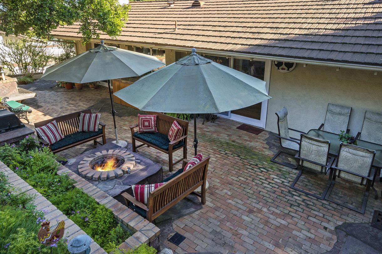 1132 Manitou Road Santa Barbara, CA 93101 - Photo 19 of 23 Patio3