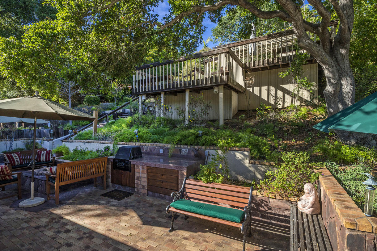 1132 Manitou Road Santa Barbara, CA 93101 - Photo 21 of 23 Patio2