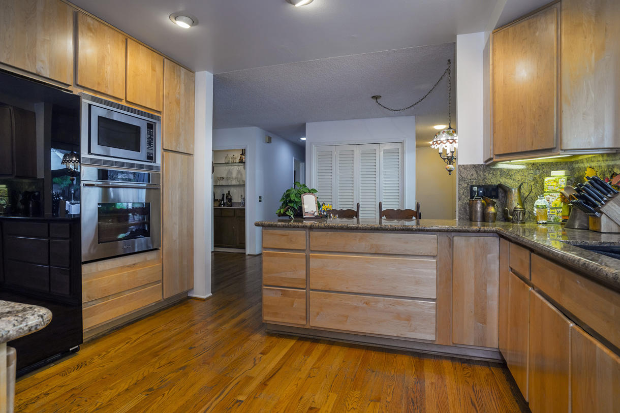 1132 Manitou Road Santa Barbara, CA 93101 - Photo 8 of 23 Kitchen2