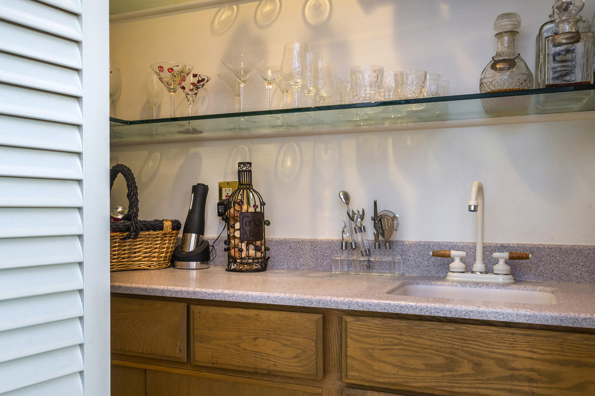 1132 Manitou Road Santa Barbara, CA 93101 - Photo 10 of 23 Wetbar