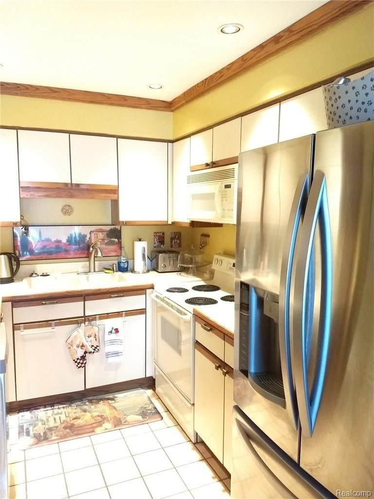 639 South Crooks Road, Unit 6 Clawson, MI 48017 - Photo 10 of 16 Crooks9.jpg