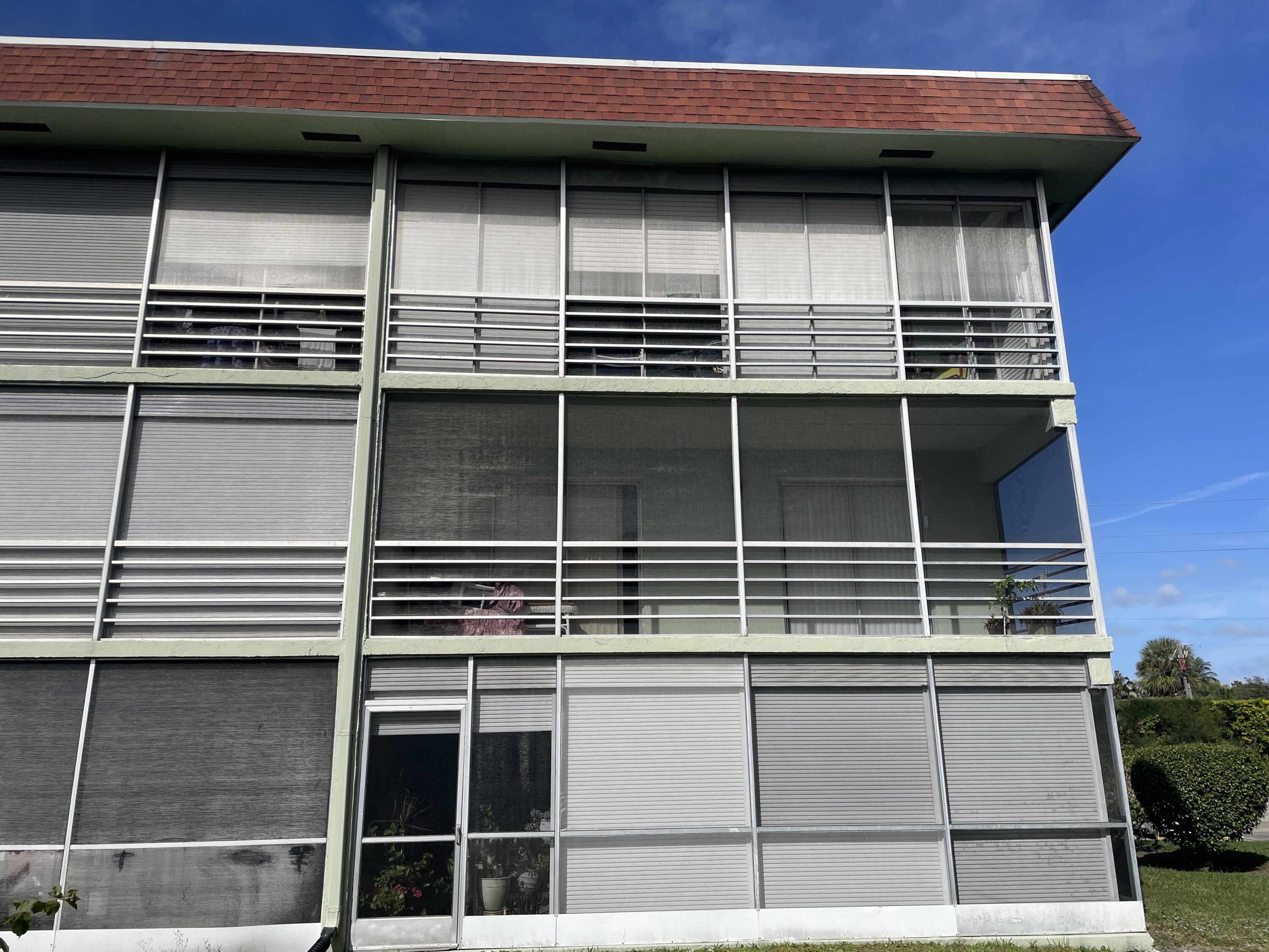 3300 Springdale Boulevard, Unit 201 Palm Springs, FL 33461 - Photo 4 of 49 a backyard of a house