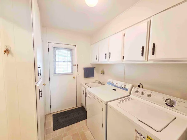 a view of utility room with washer and dryer