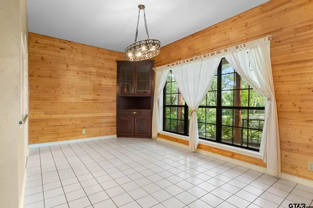 a view of livingroom with furniture